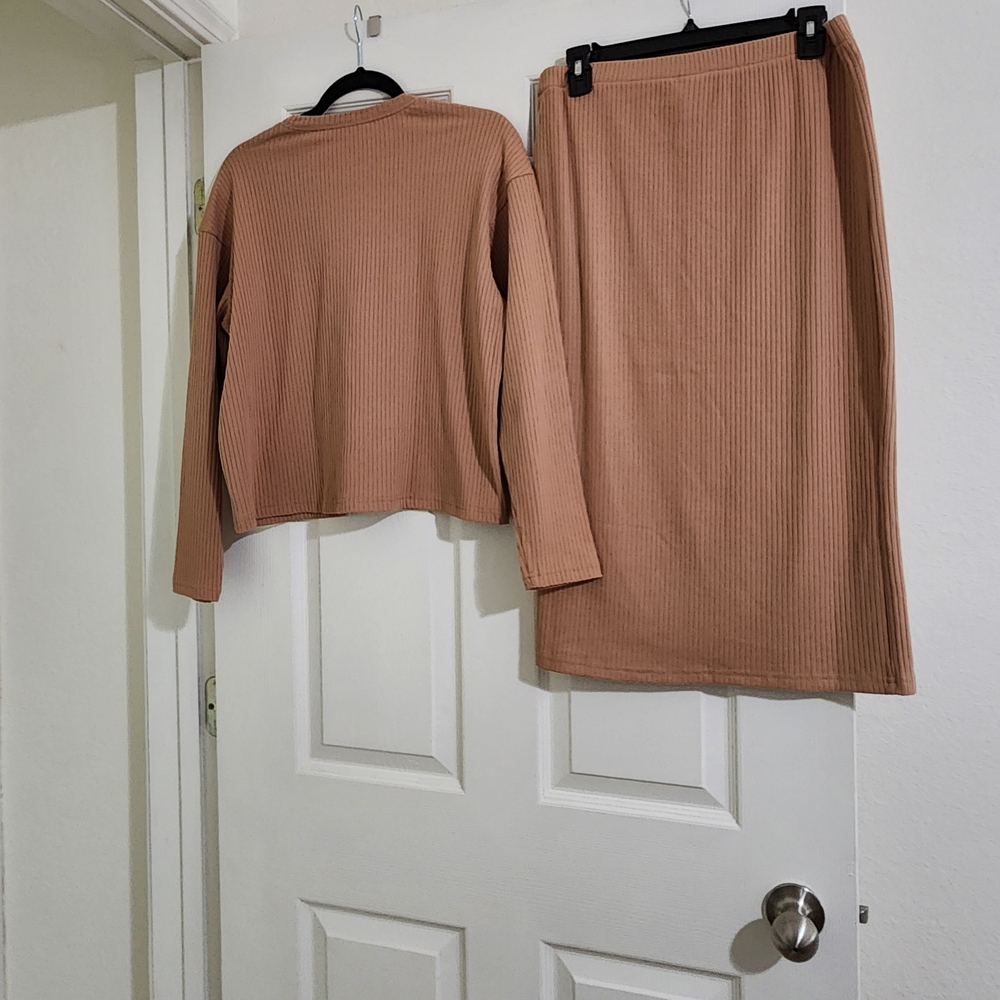 Time & Tru Beige Ribbed Top and Skirt Set Size M (8-10) NWT!!! - Picture 2 of 9